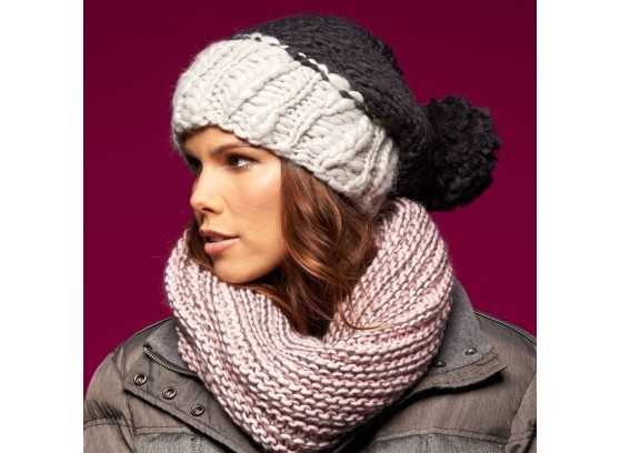 Knitted casual cap with large pompon